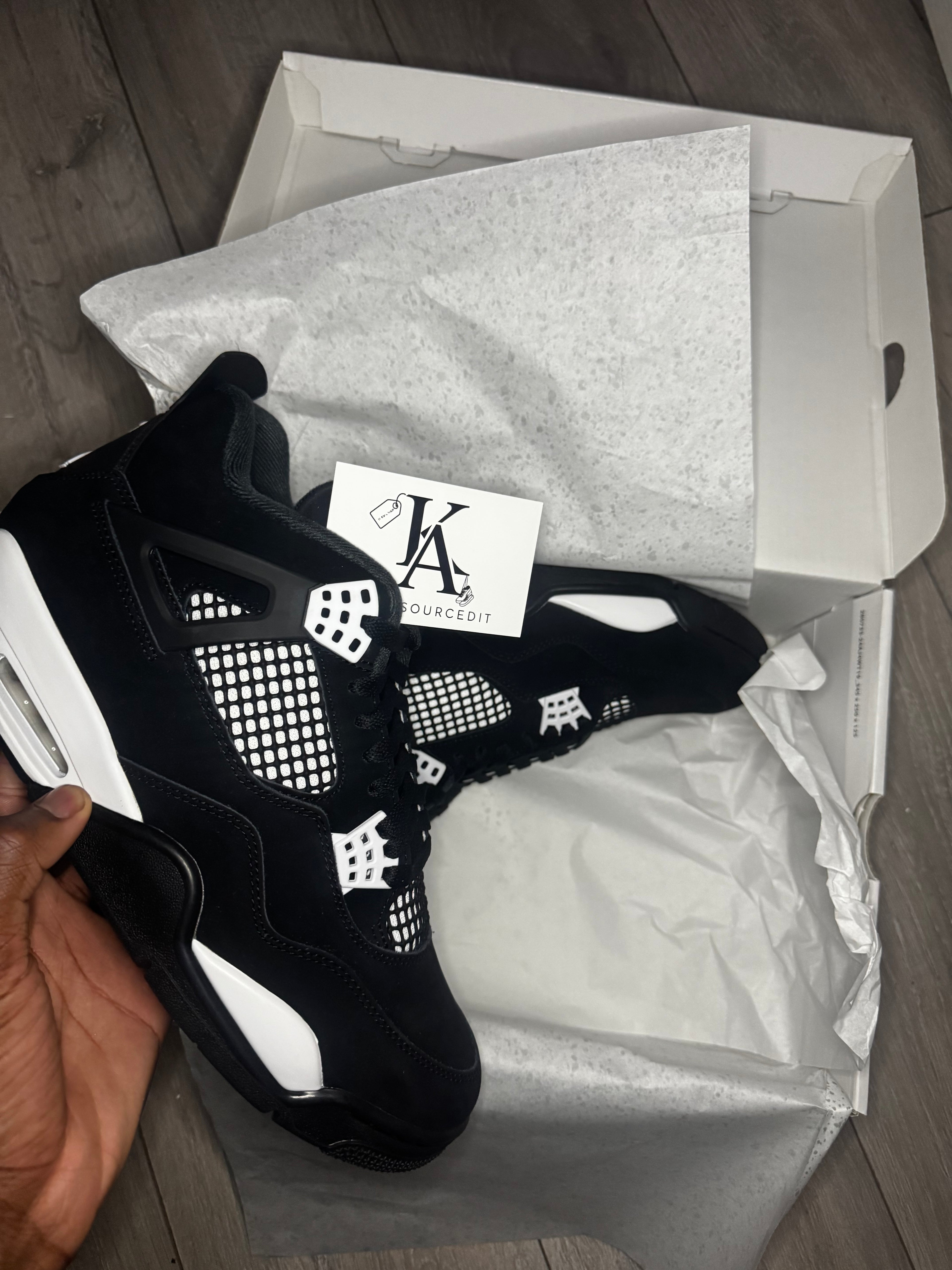Jordan 4 white thunder