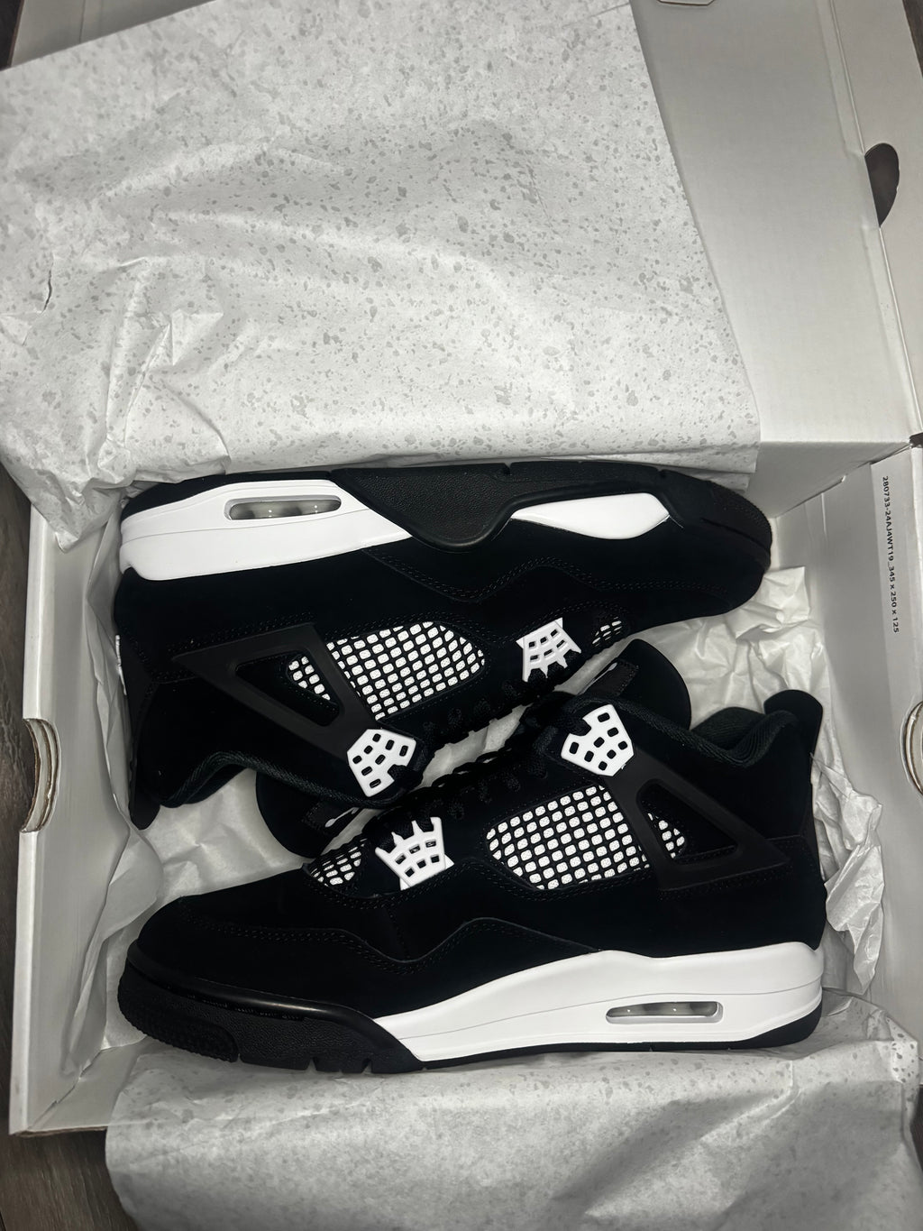 Jordan 4 white thunder