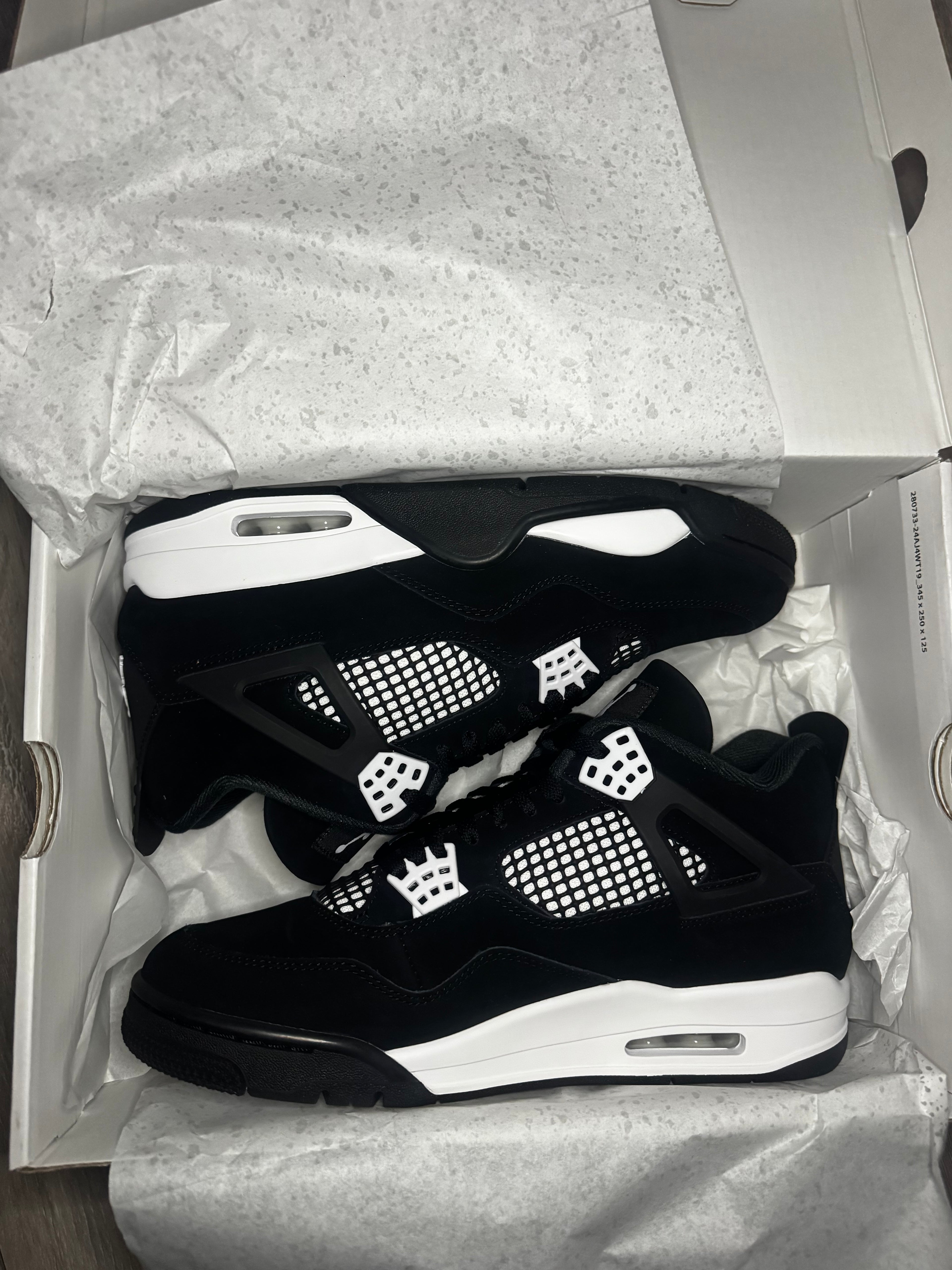 Jordan 4 white thunder