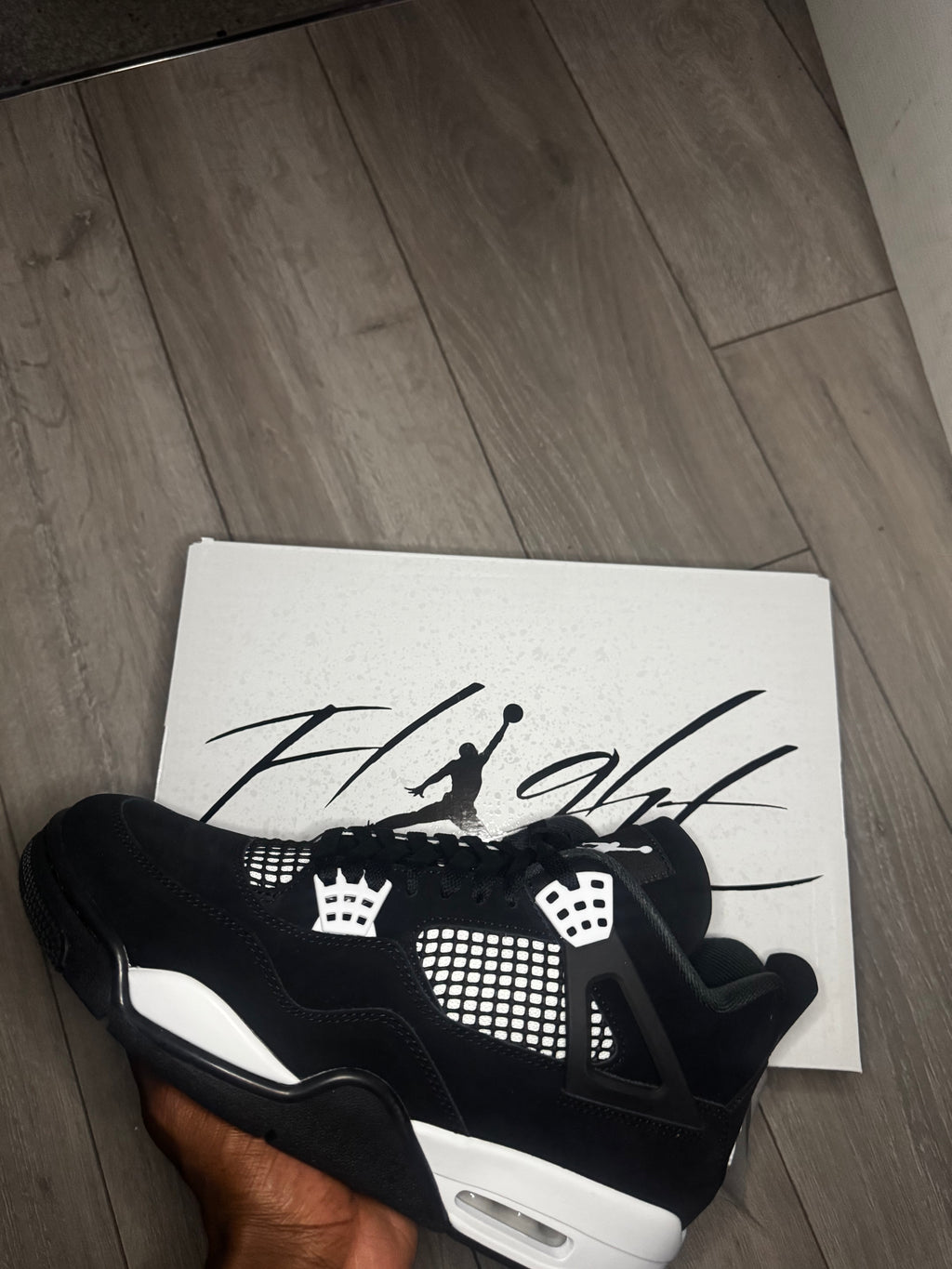 Jordan 4 white thunder